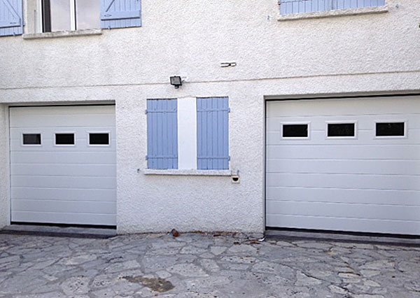 Portes de garage sectionnelles mono rainurées avec hublots